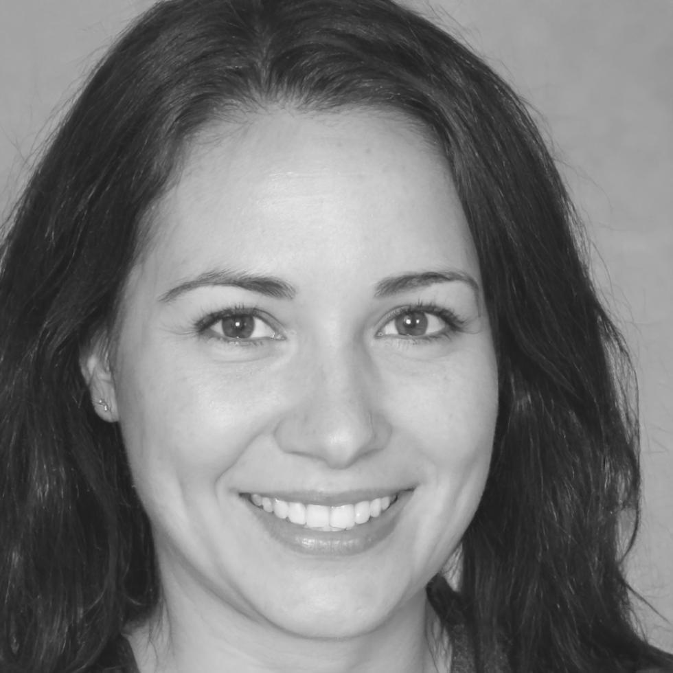 Преподаватель Зейнеп Караташ